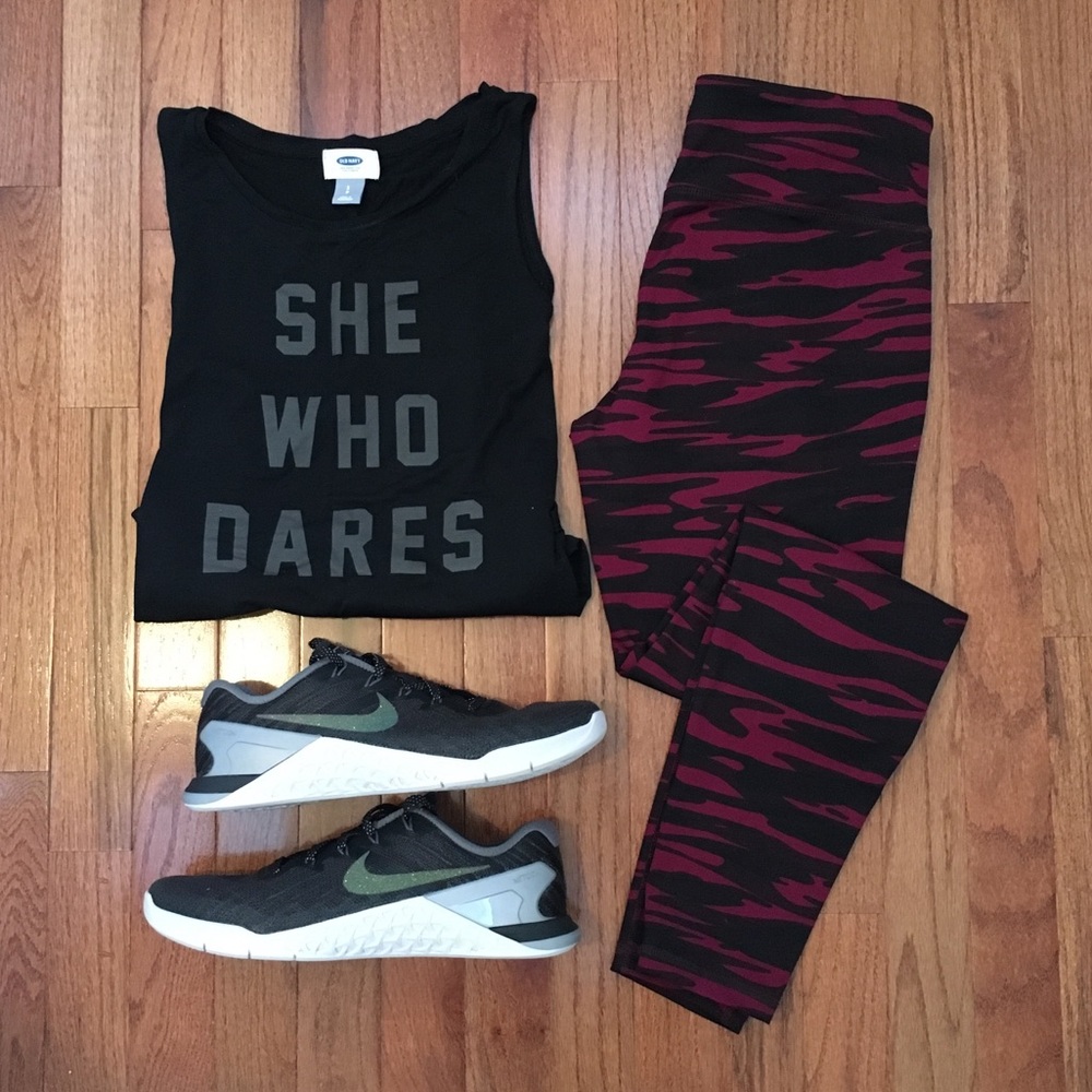 Old Navy Black Maroon Camo Full Length Leggings